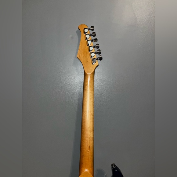 Silvertone Electric Guitar and Amp - Picture 6 of 14